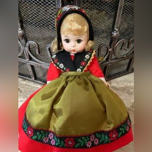 VINTAGE SWEDEN (592) MADAME ALEXANDER IN ORIGINAL BOX.